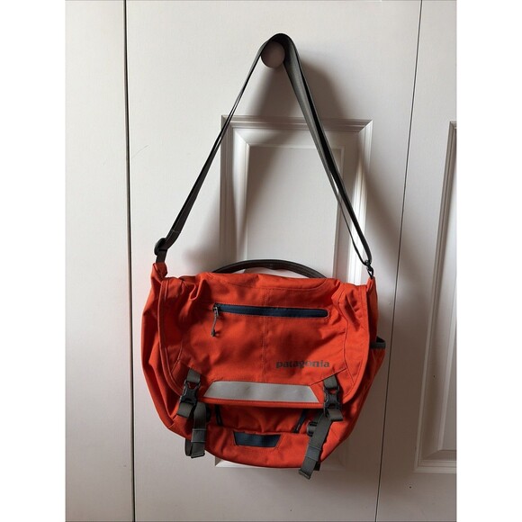 Patagonia Half Mass Messenger Bag Orange  Commuter Carry-On Laptop - Picture 2 of 6